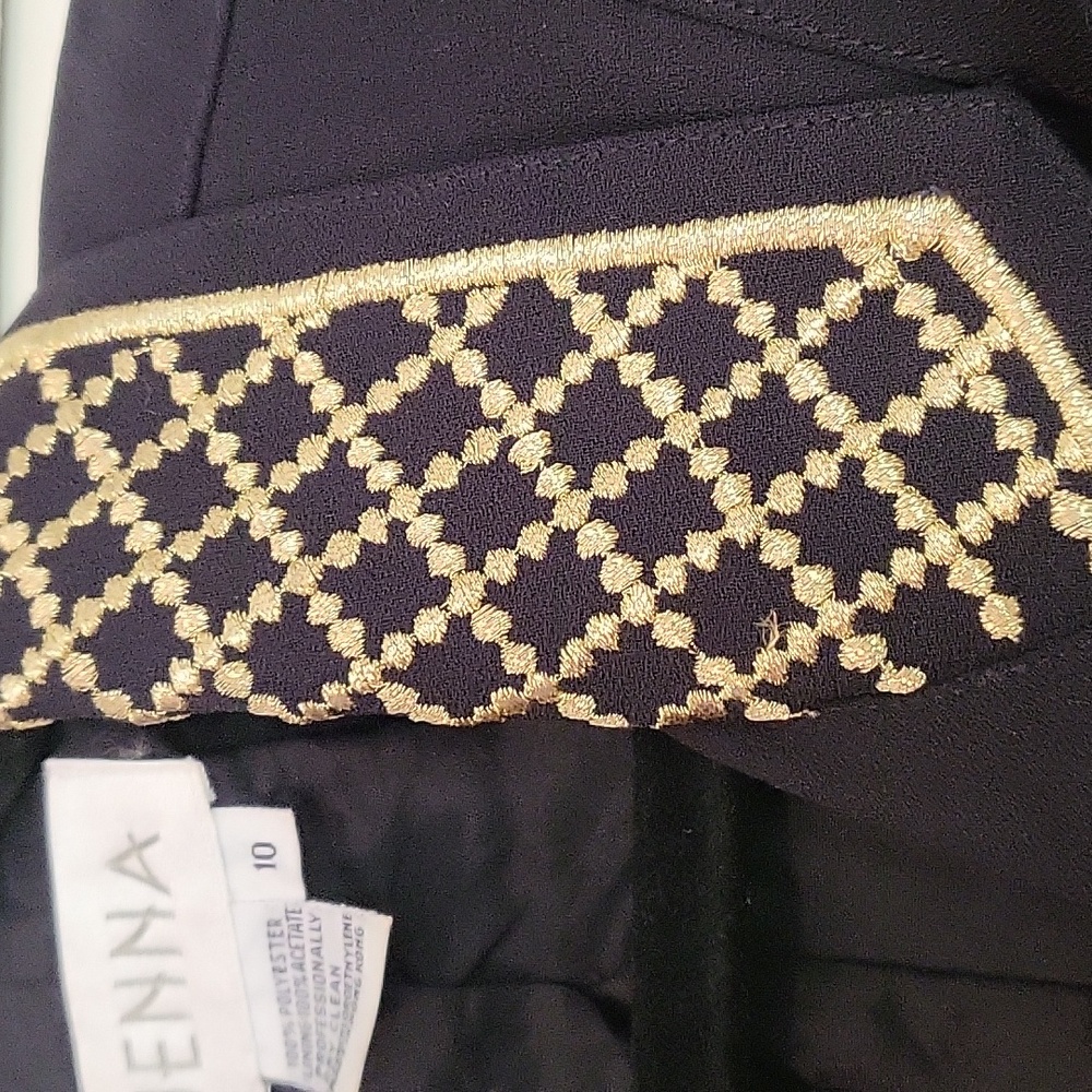 Blazer - Picture 4 of 6
